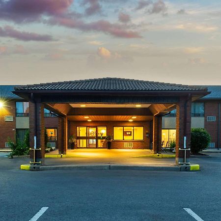 Comfort Inn Hwy 401 Kingston Exterior foto