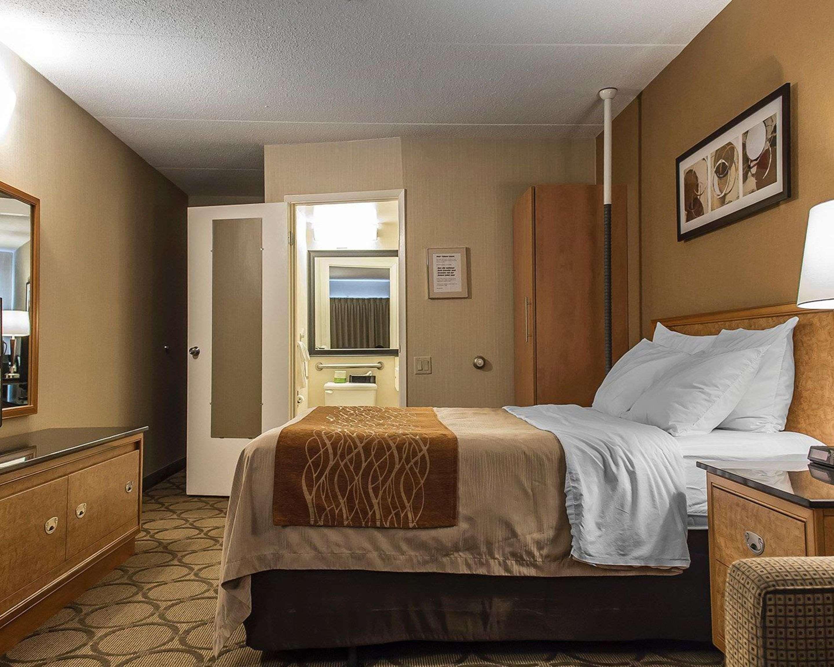 Comfort Inn Hwy 401 Kingston Exterior foto