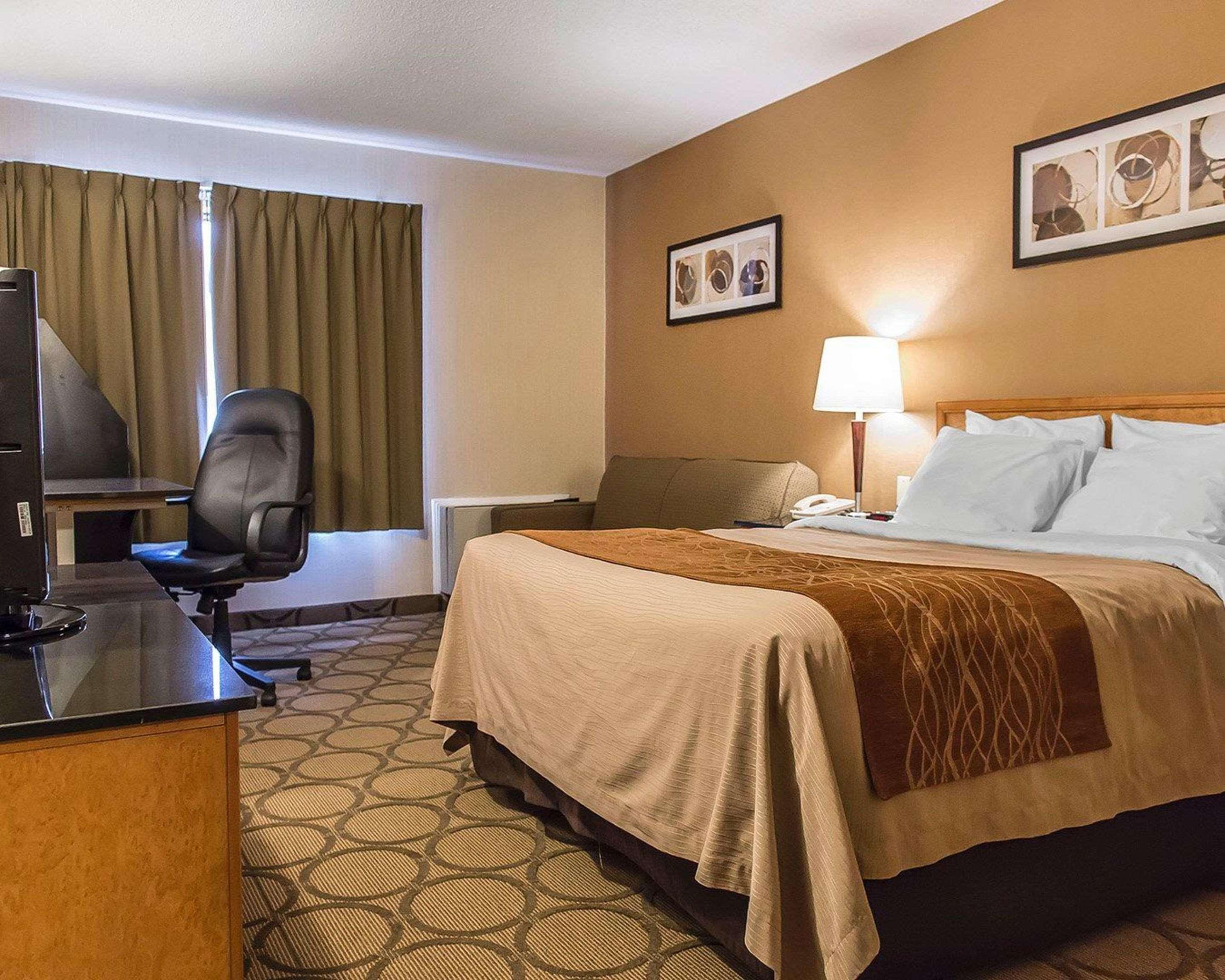 Comfort Inn Hwy 401 Kingston Exterior foto