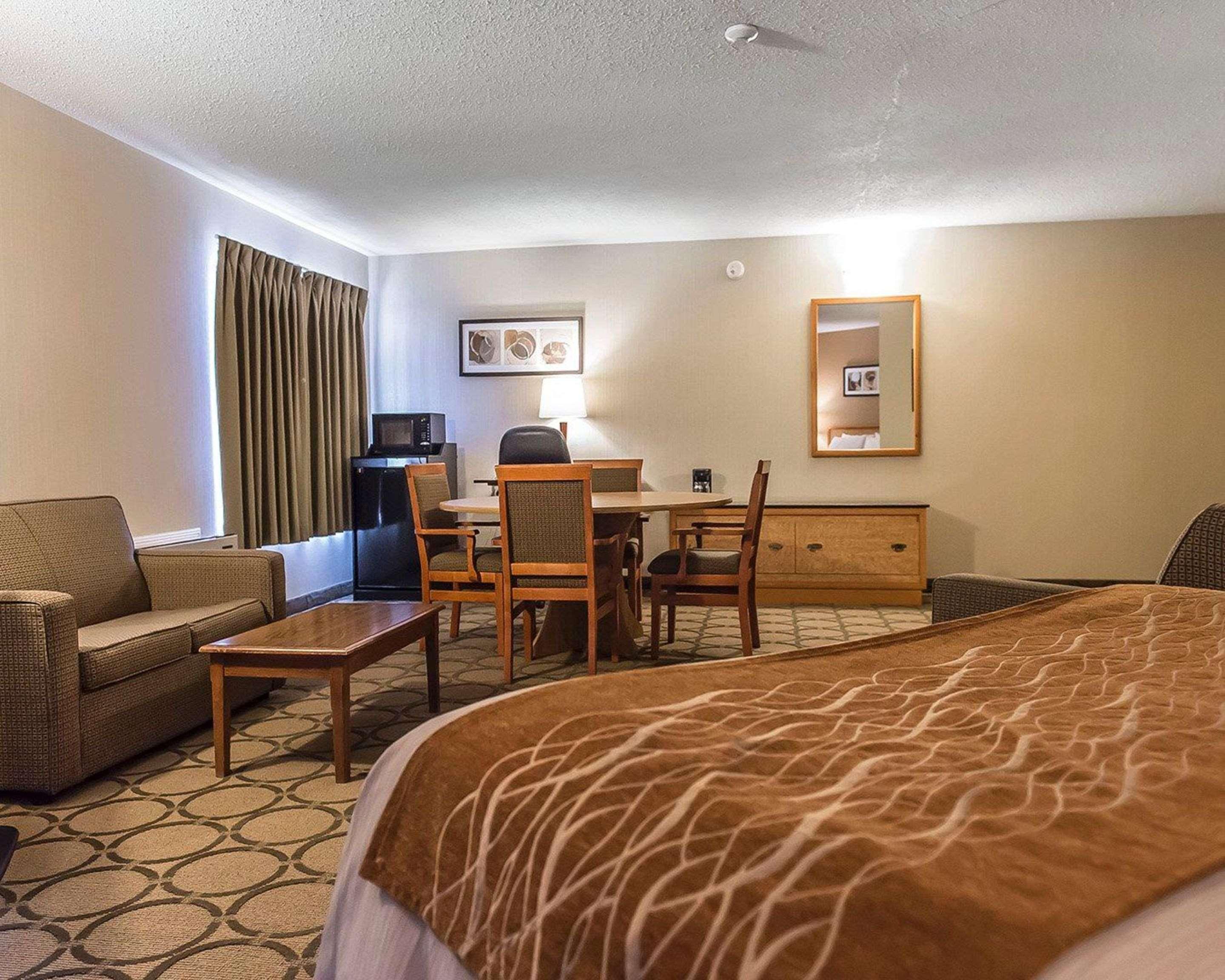 Comfort Inn Hwy 401 Kingston Exterior foto
