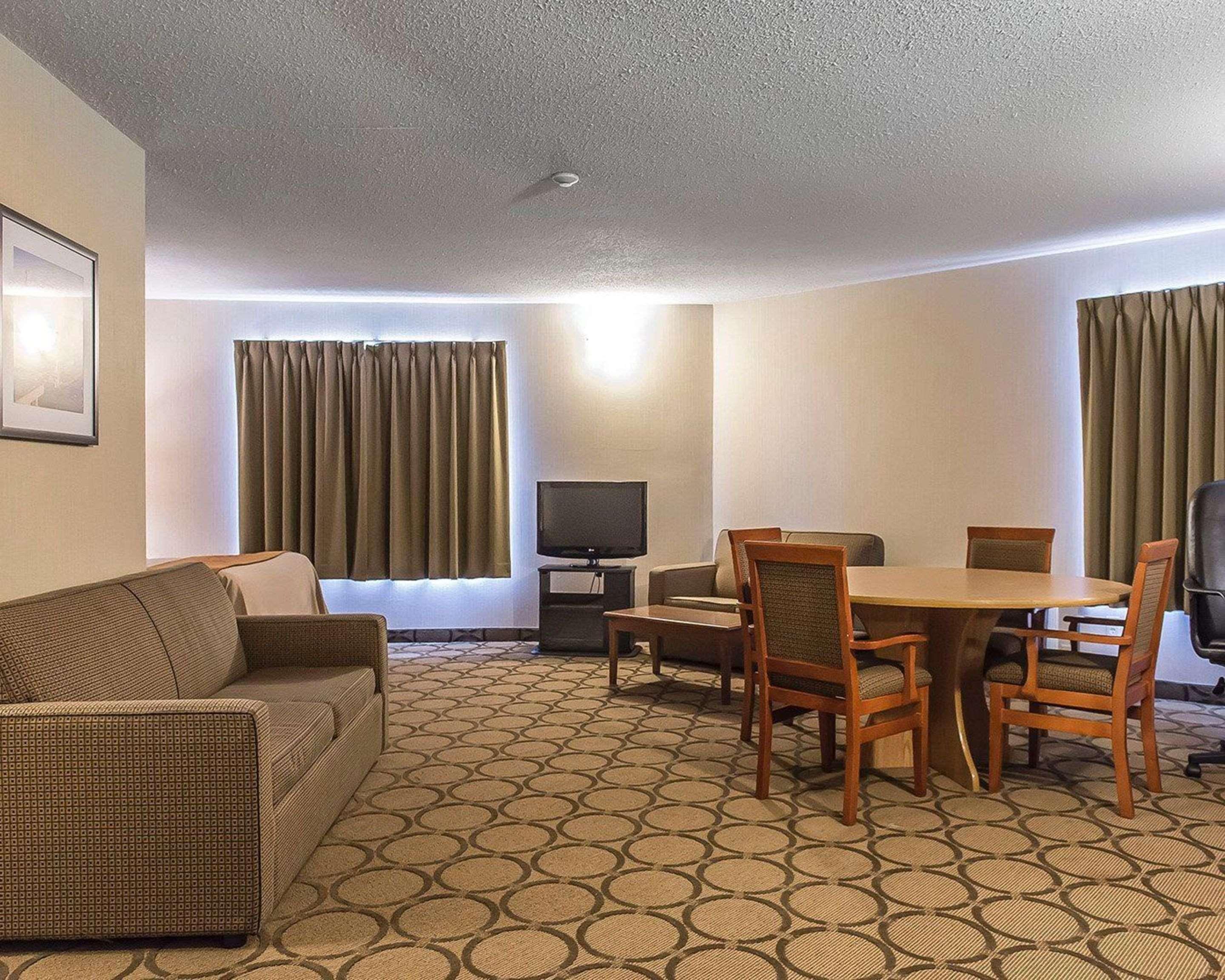 Comfort Inn Hwy 401 Kingston Exterior foto