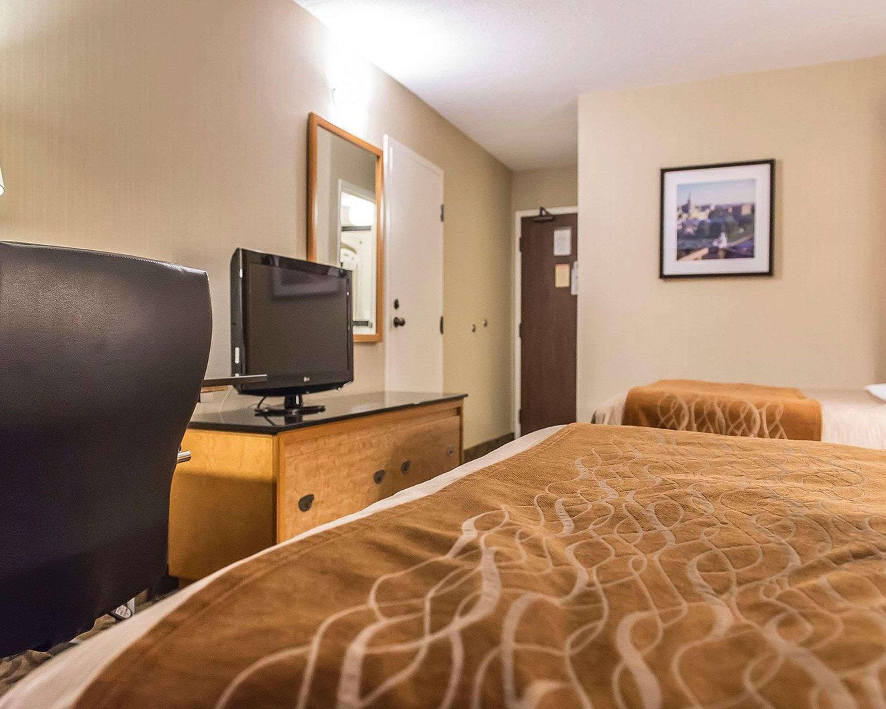Comfort Inn Hwy 401 Kingston Exterior foto