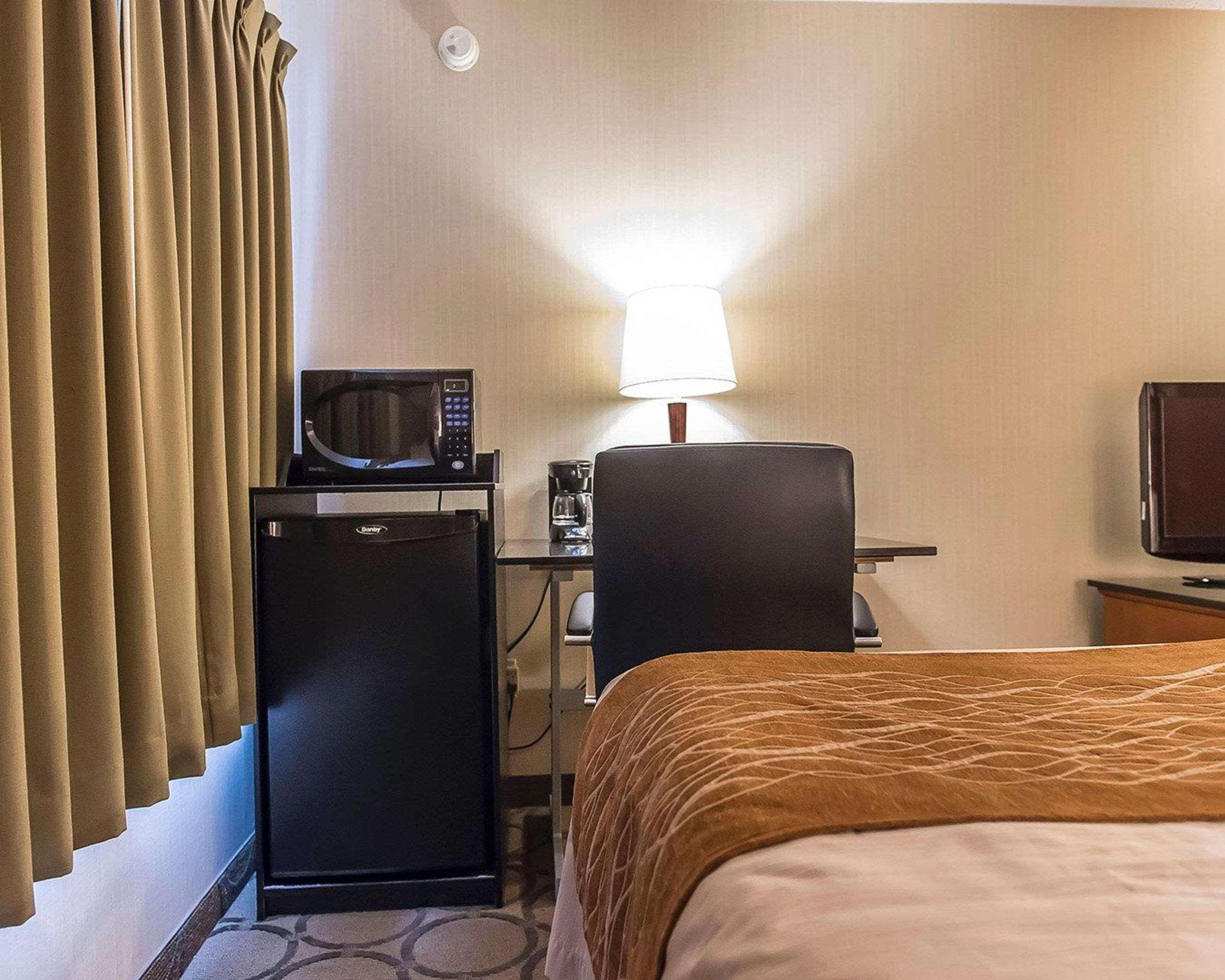 Comfort Inn Hwy 401 Kingston Exterior foto
