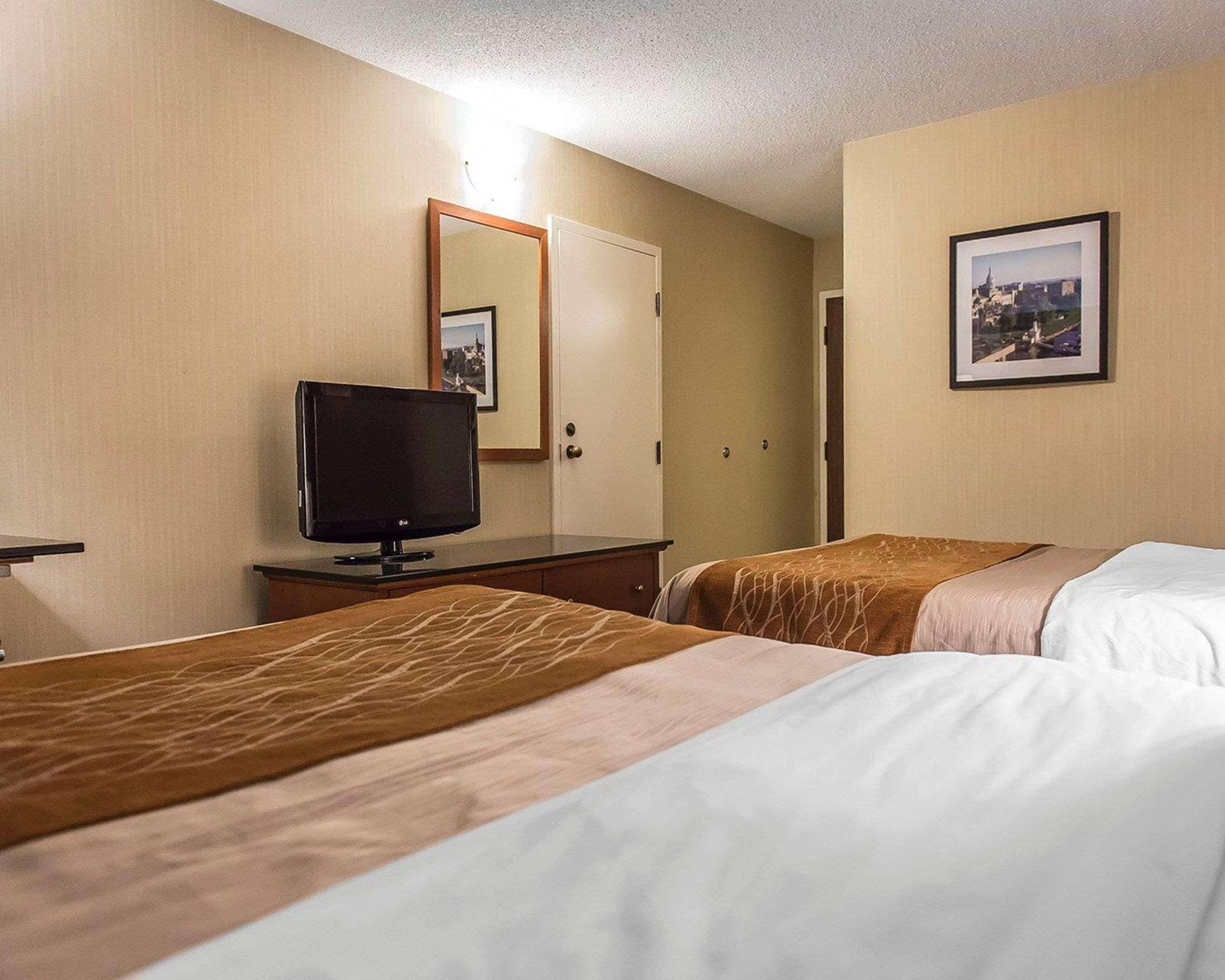 Comfort Inn Hwy 401 Kingston Exterior foto