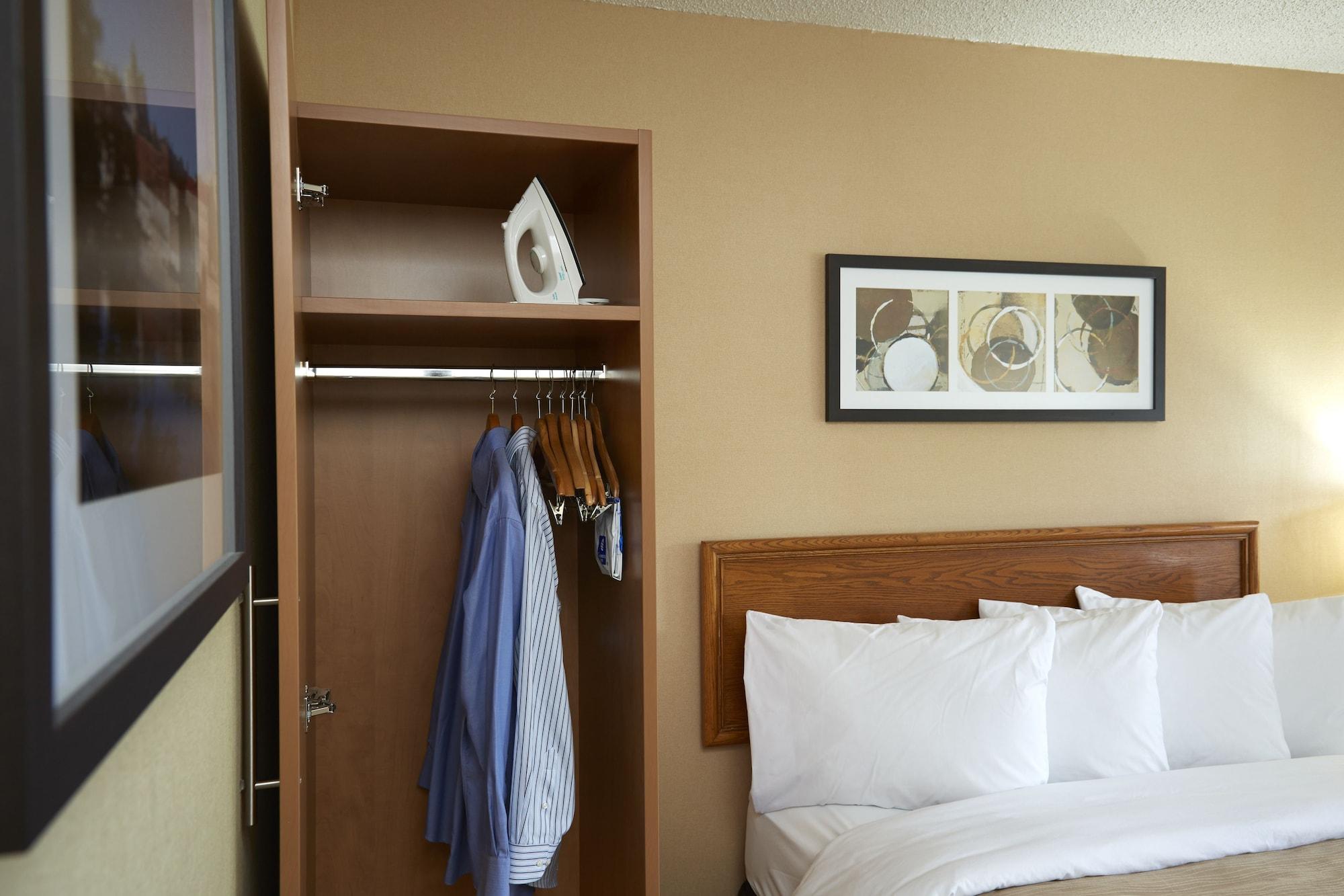 Comfort Inn Hwy 401 Kingston Exterior foto