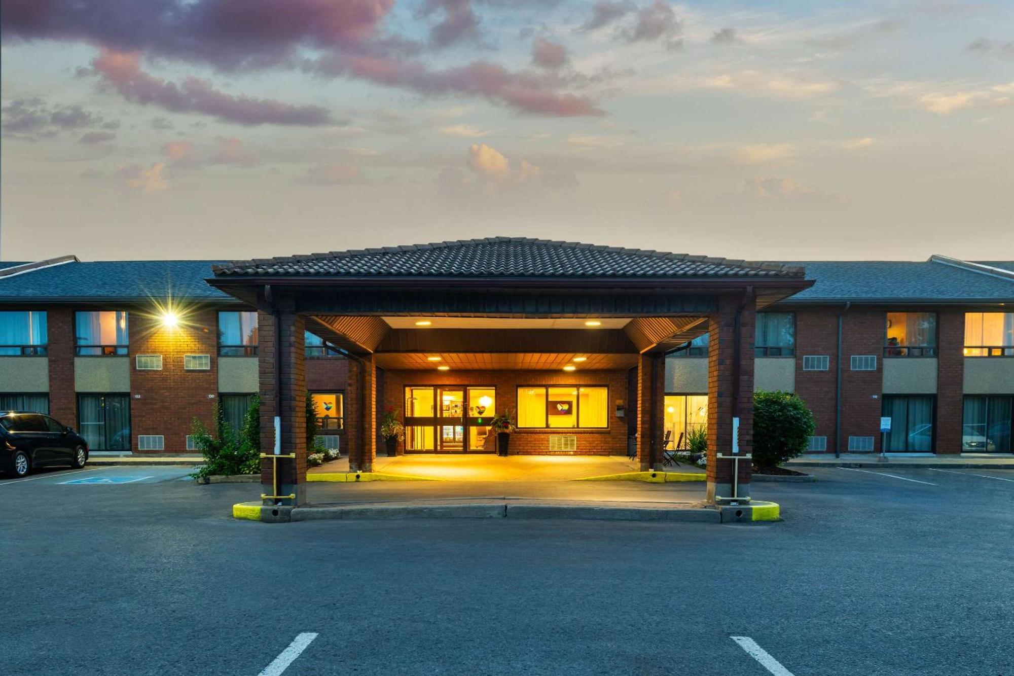 Comfort Inn Hwy 401 Kingston Exterior foto