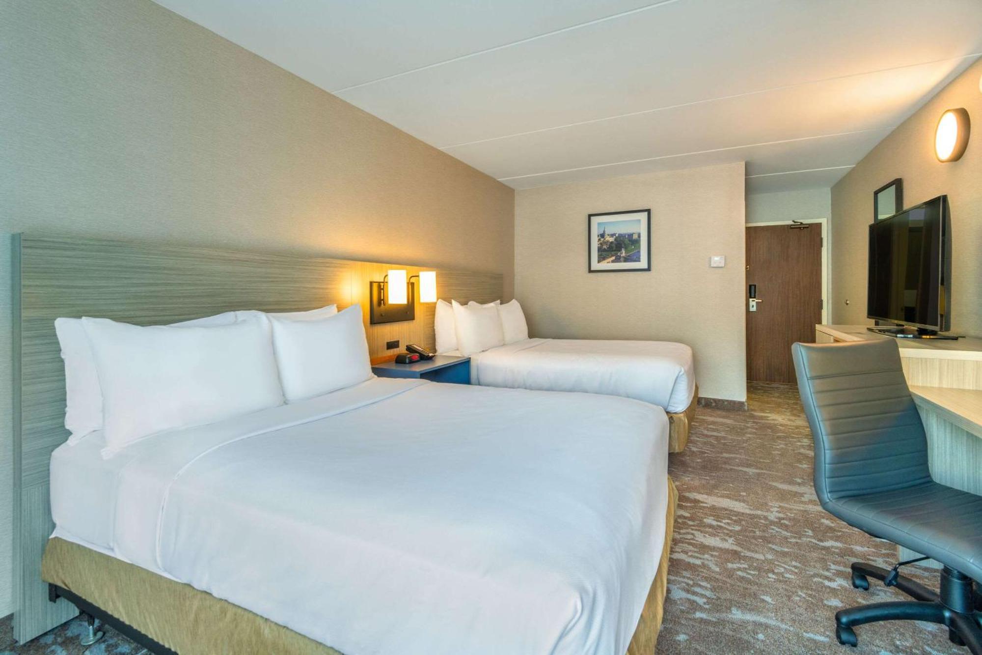 Comfort Inn Hwy 401 Kingston Exterior foto