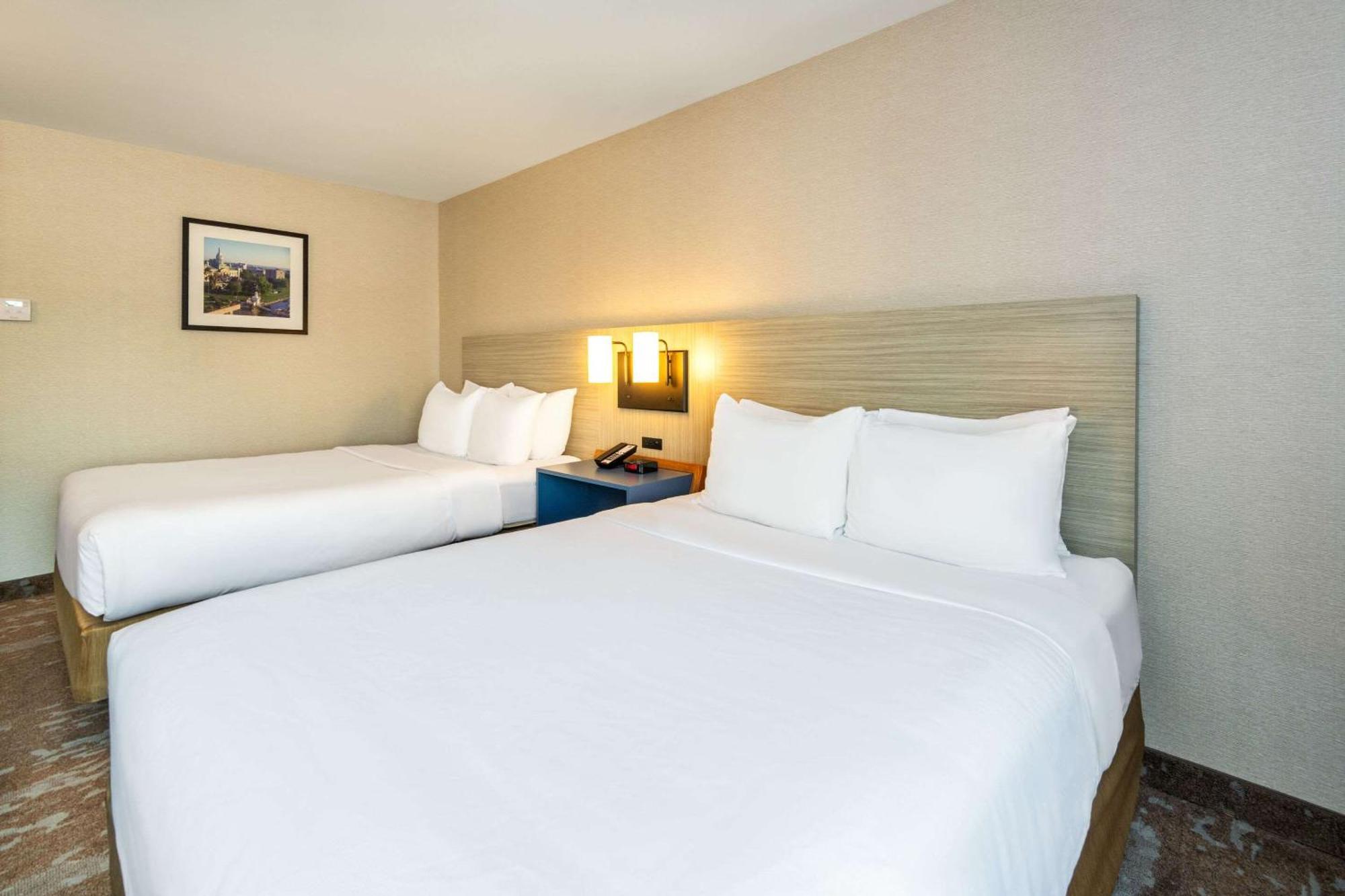 Comfort Inn Hwy 401 Kingston Exterior foto
