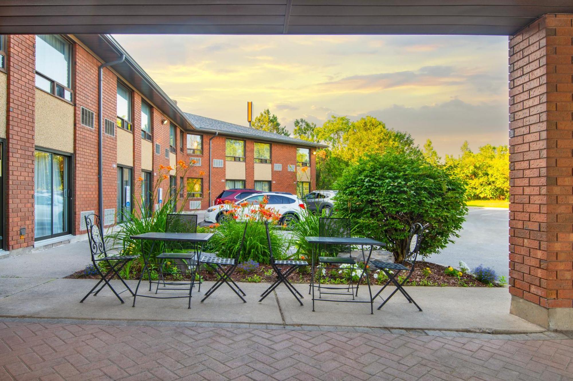 Comfort Inn Hwy 401 Kingston Exterior foto